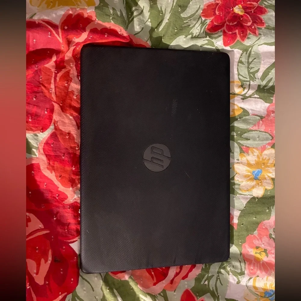 Black HP laptop pc